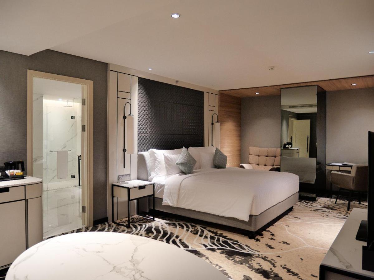 Movenpick Surabaya City Exterior photo