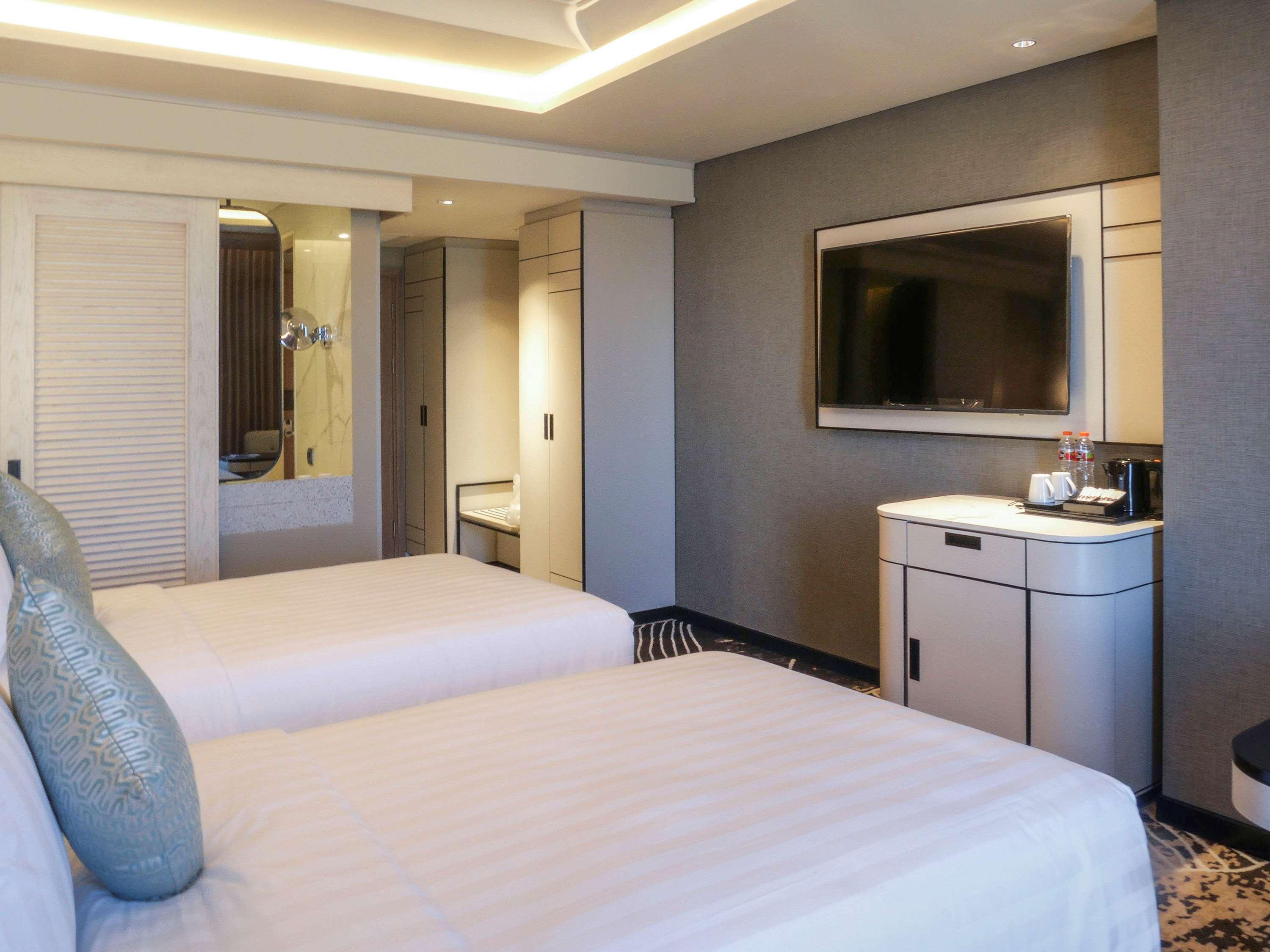 Movenpick Surabaya City Room photo