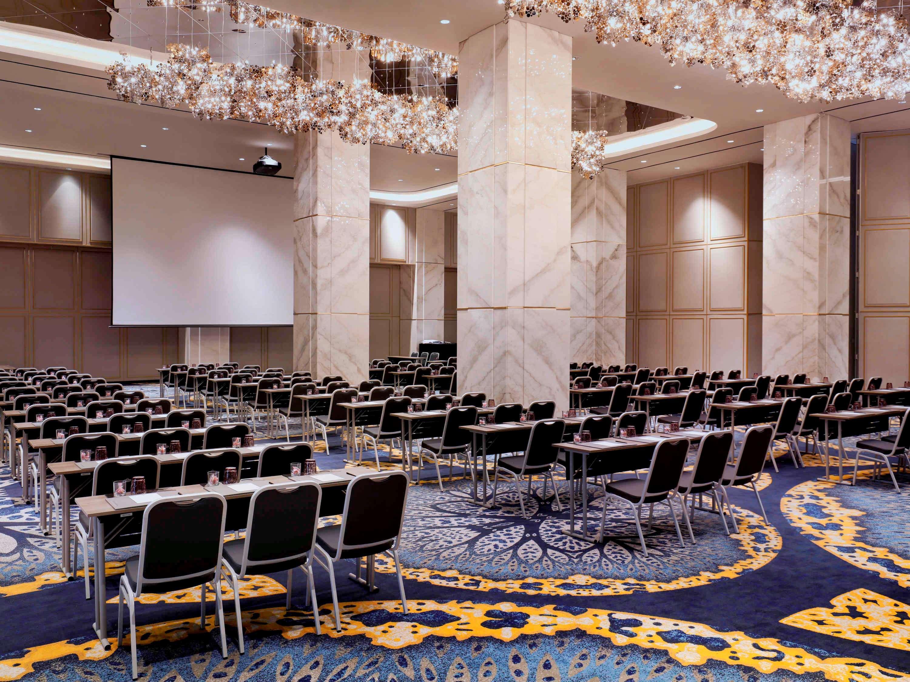 Movenpick Surabaya City Exterior photo
