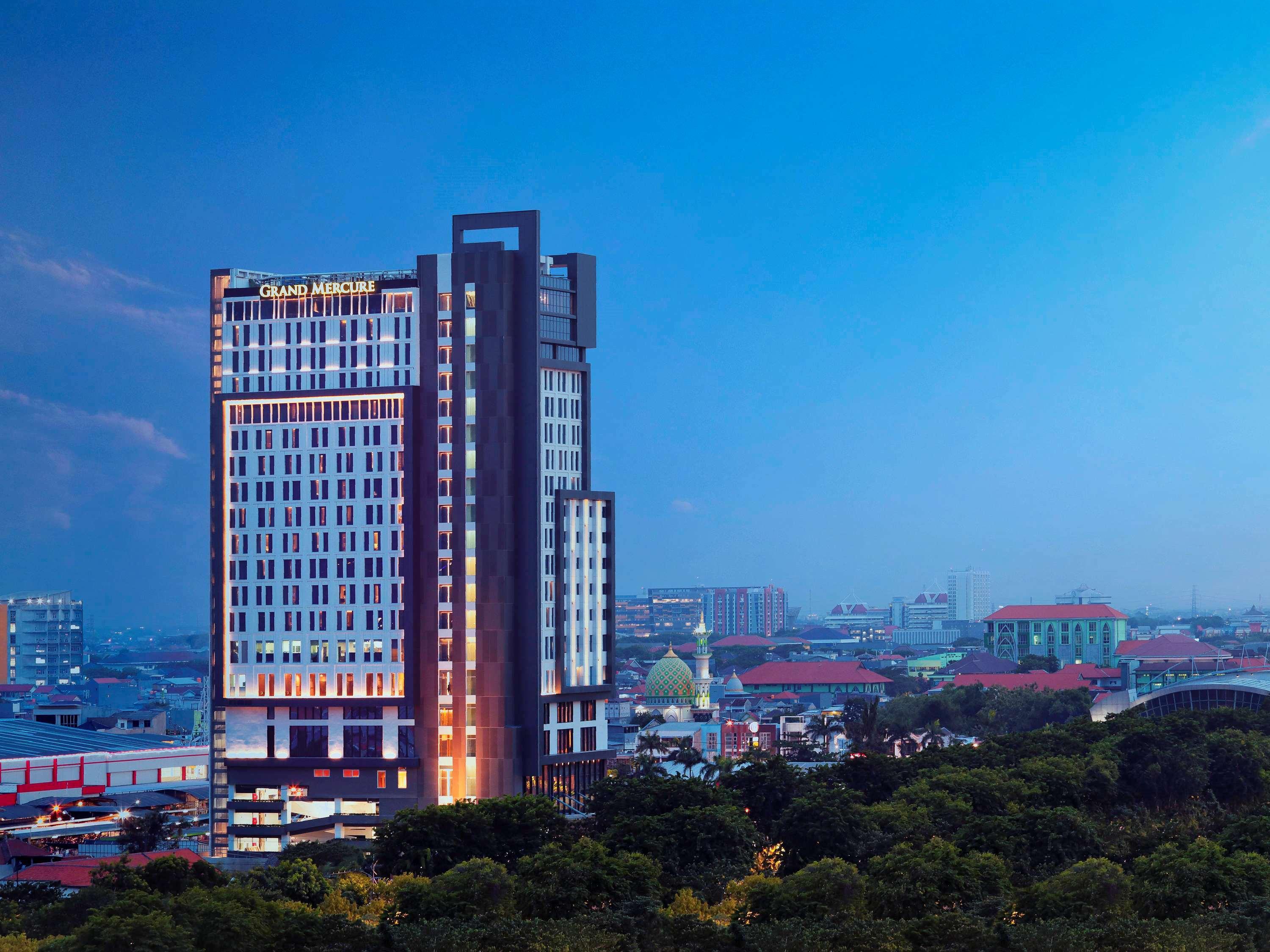 Movenpick Surabaya City Exterior photo