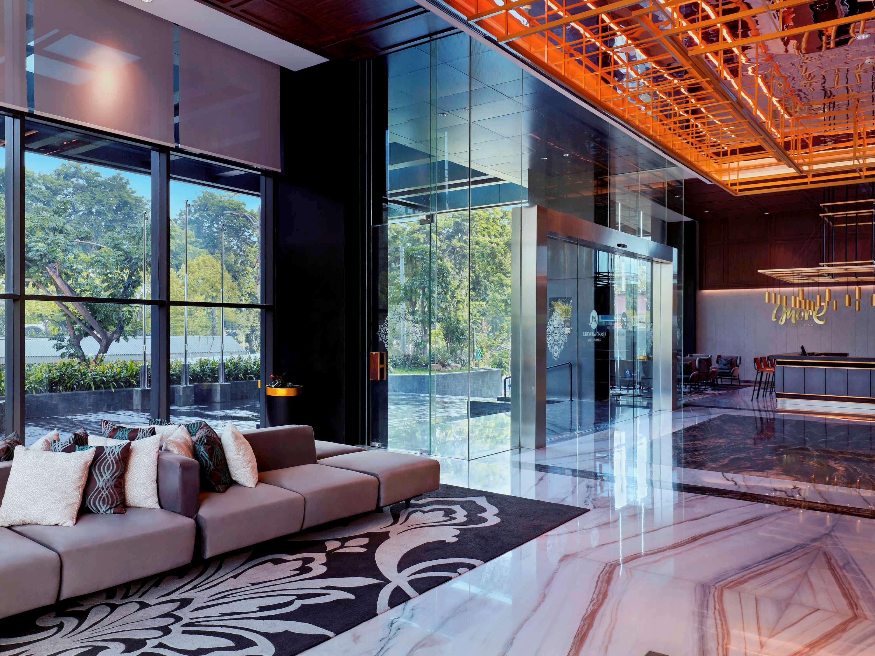 Movenpick Surabaya City Exterior photo
