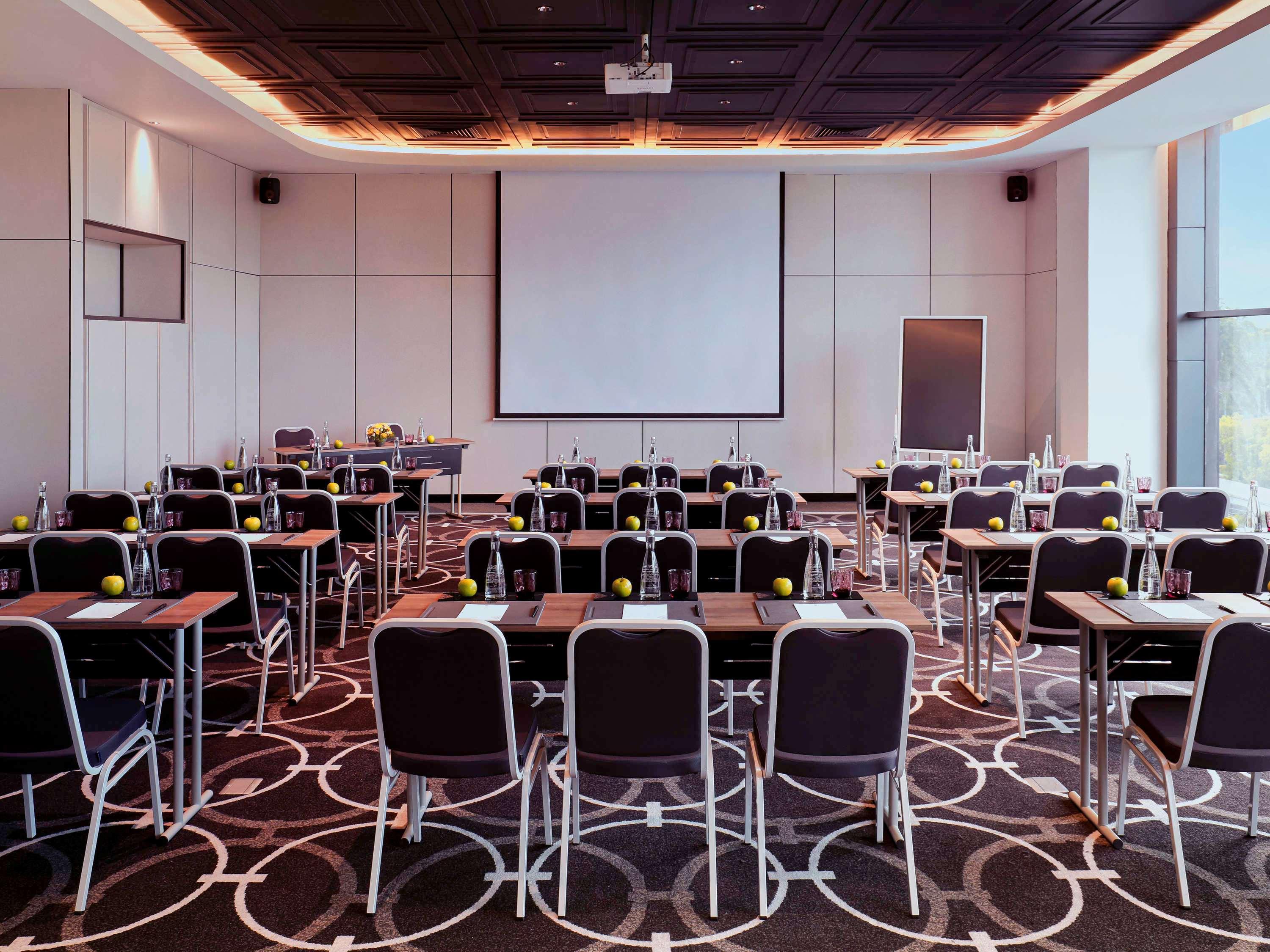Movenpick Surabaya City Exterior photo