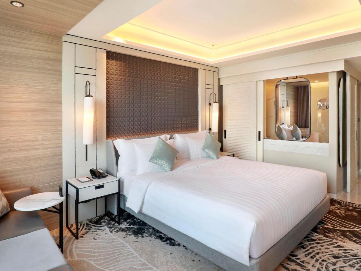 Movenpick Surabaya City Exterior photo