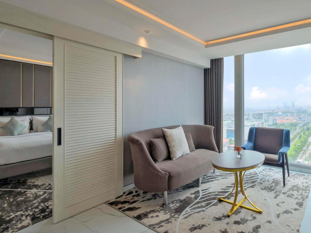 Movenpick Surabaya City Exterior photo