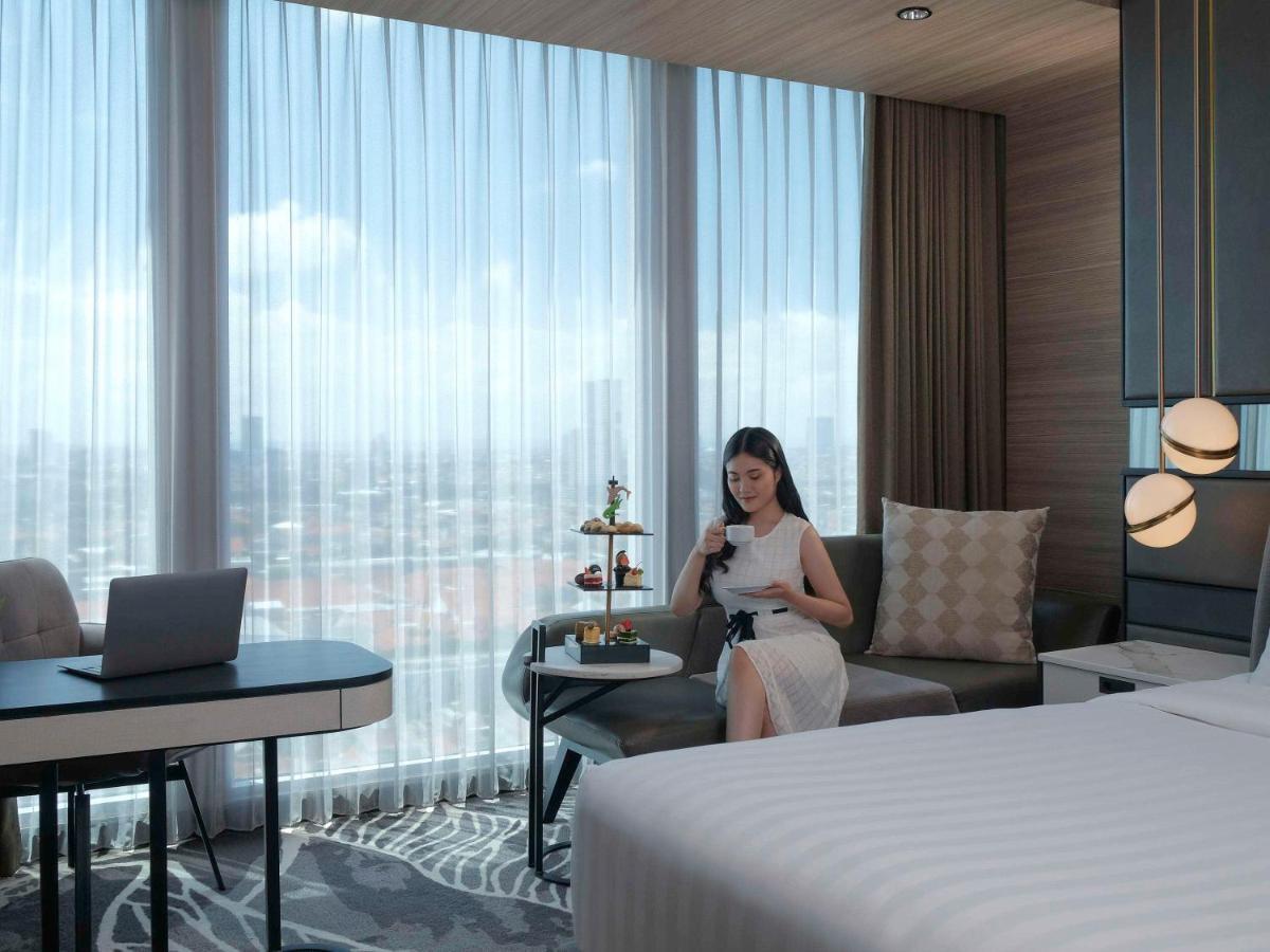 Movenpick Surabaya City Exterior photo