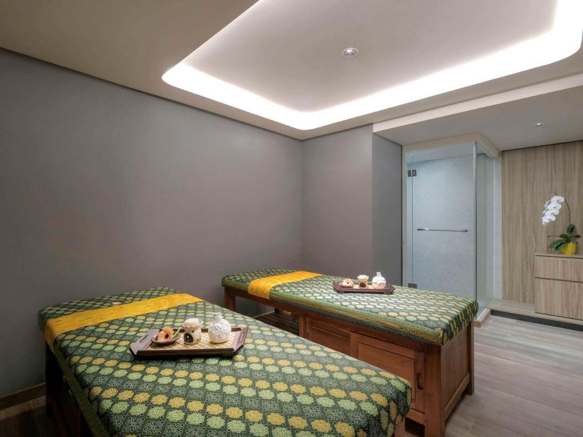 Movenpick Surabaya City Exterior photo