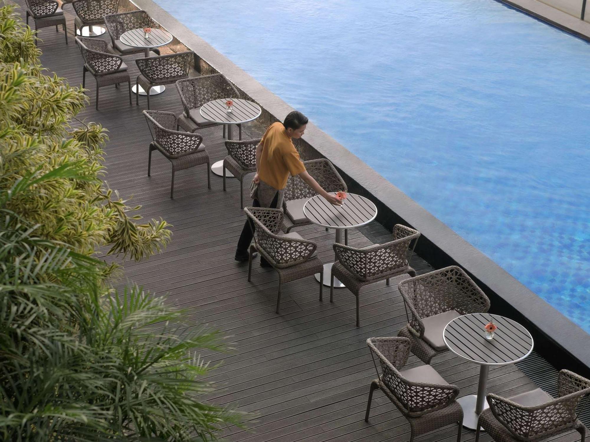 Movenpick Surabaya City Exterior photo