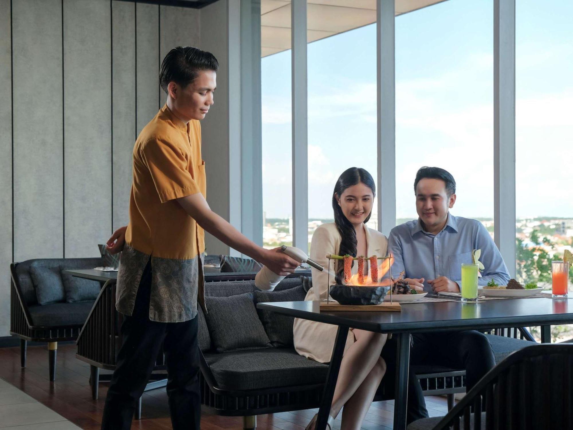 Movenpick Surabaya City Exterior photo