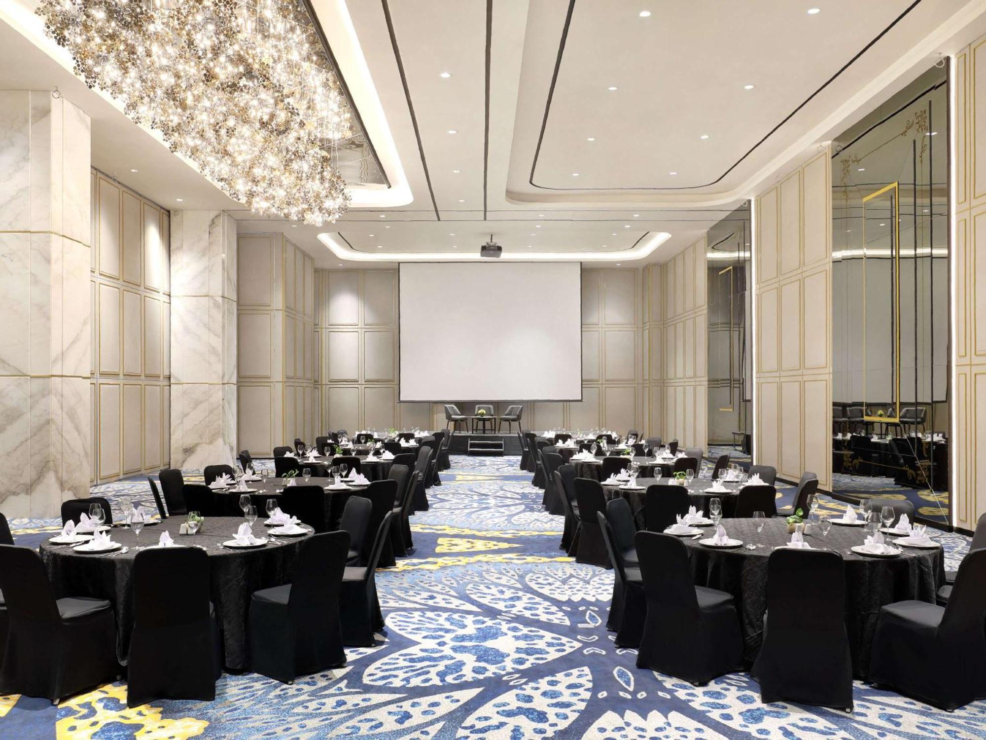 Movenpick Surabaya City Exterior photo