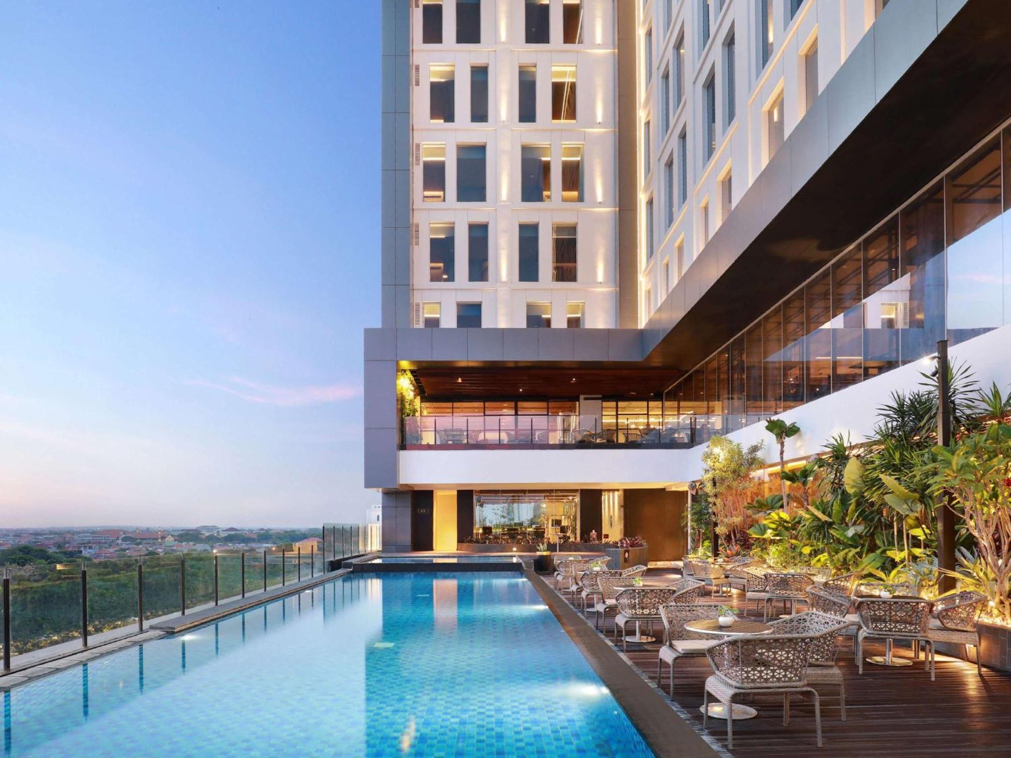 Movenpick Surabaya City Exterior photo