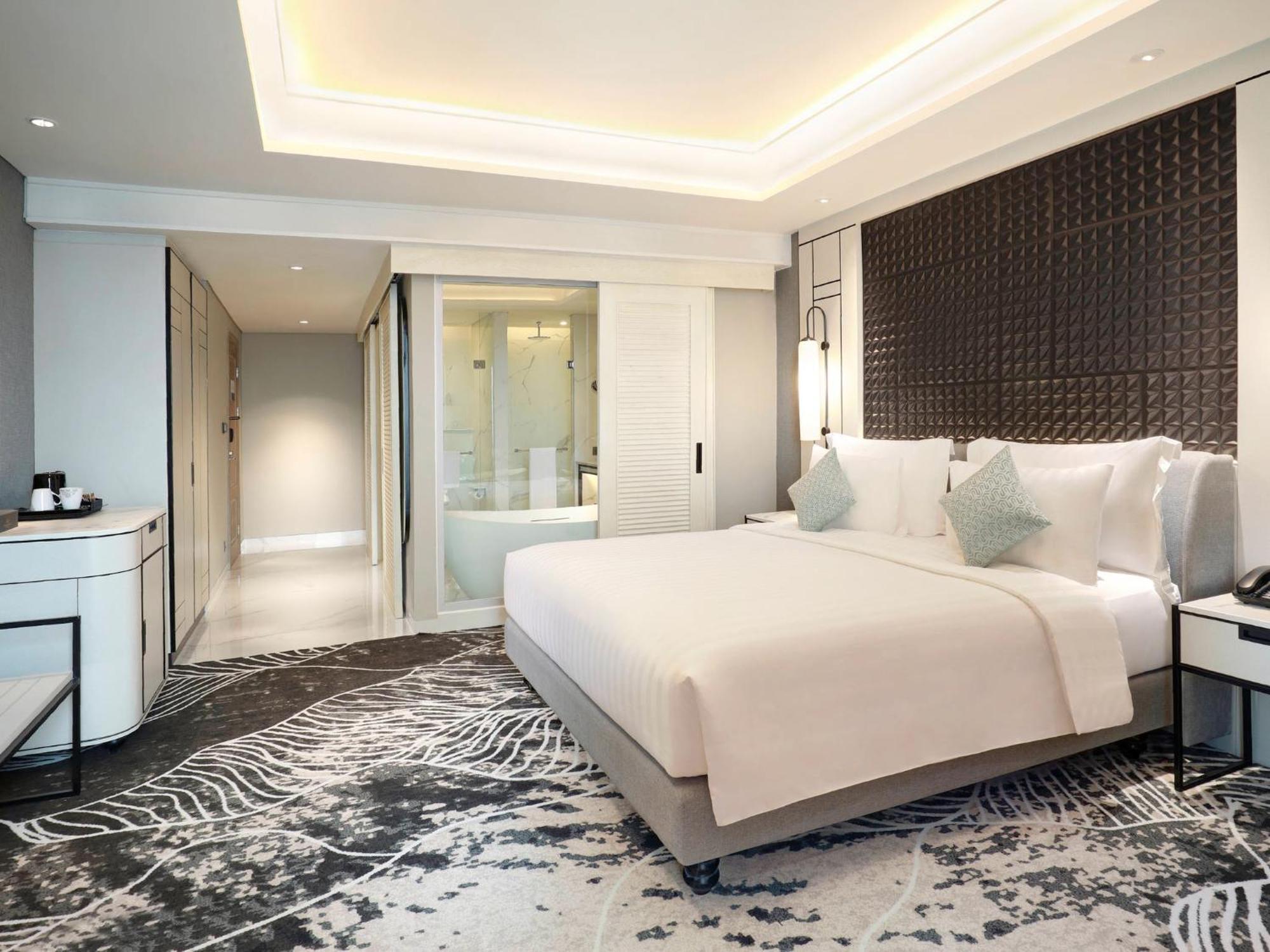 Movenpick Surabaya City Exterior photo
