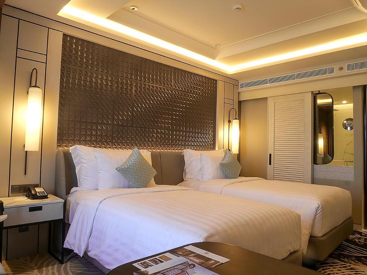 Movenpick Surabaya City Exterior photo