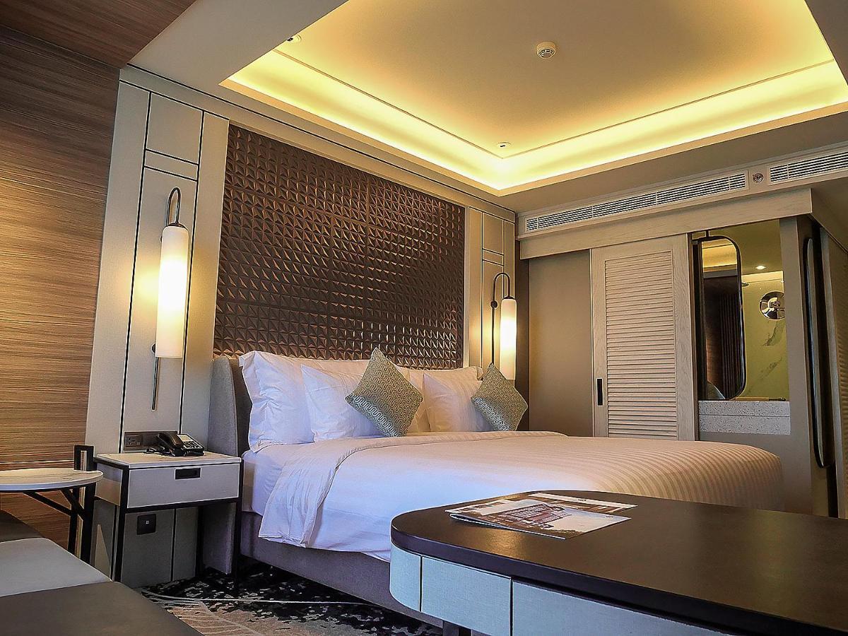 Movenpick Surabaya City Exterior photo
